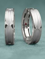 Серьги из белого золота 585 пробы c рубином